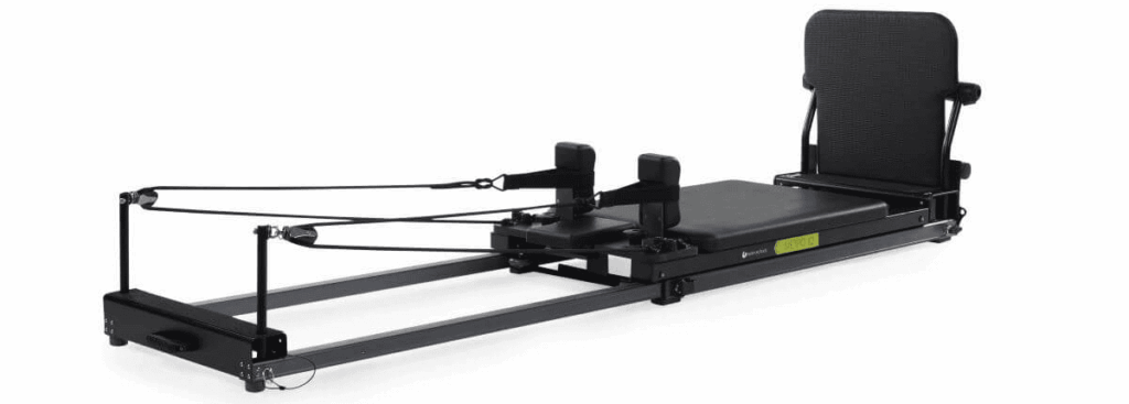 Balanced Body Metro IQ Reformer pehmustetulla, kestävällä hyppylaudalla.