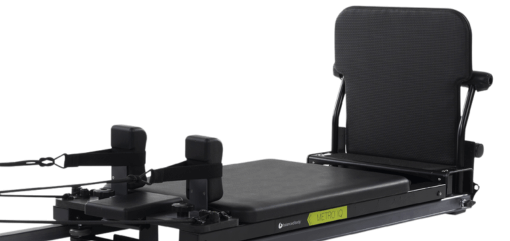 Pilates-reformeri hyppylaudalla dynaamisiin harjoituksiin