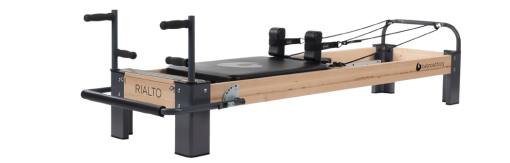 Rialto Pilates reformeri pehmustetuilla, muotoilluilla tankokahvoilla.