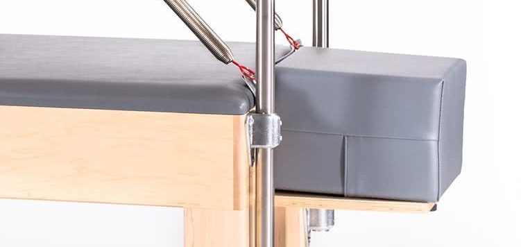 Trapeze Table with optional pull-out shelf and cushion by Balanced Body Polska.
