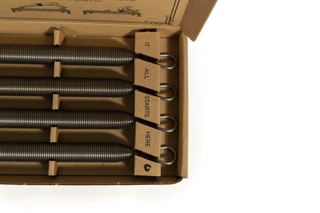 Contrology Reformer Springs vedrukarp, mis esitleb kvaliteetset pakendit.
